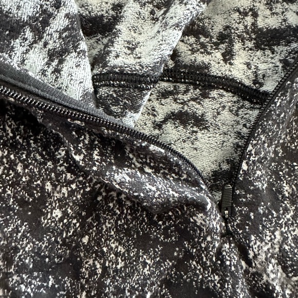 lululemon running sweatshirt - Picture 2 of 4